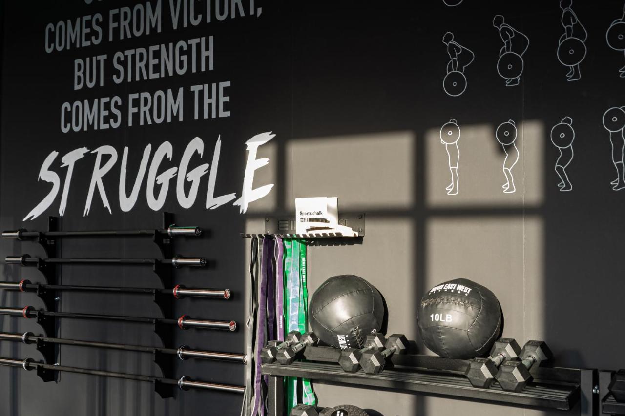 Silq Hotel & Residence Banguecoque Exterior foto CrossFit equipment