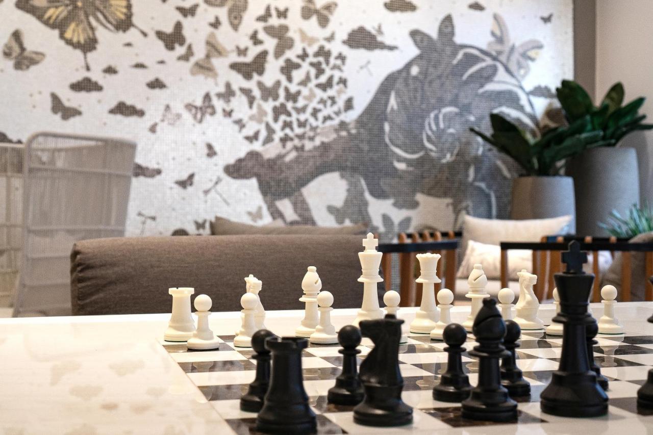 Silq Hotel & Residence Banguecoque Exterior foto Chess pieces