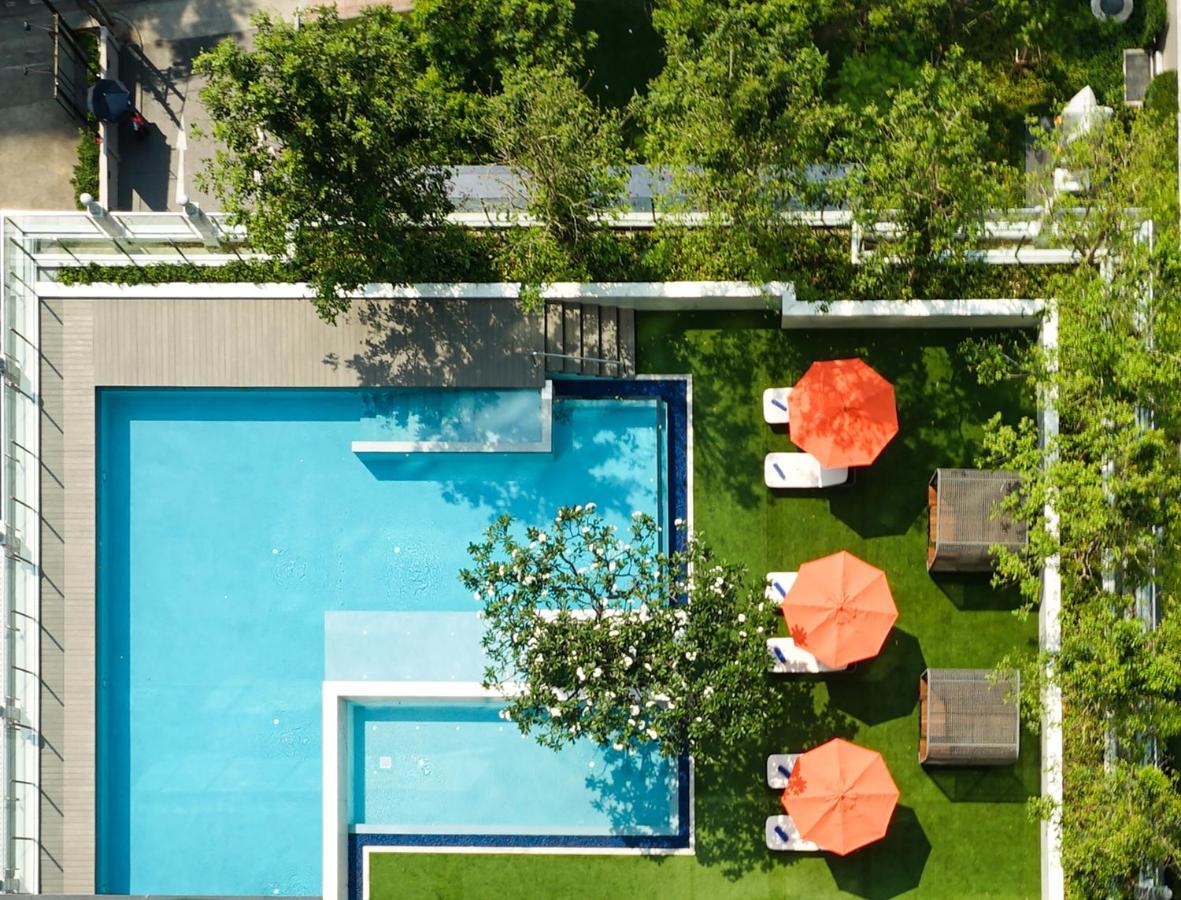 Silq Hotel & Residence Banguecoque Exterior foto The rooftop pool at the Hotel