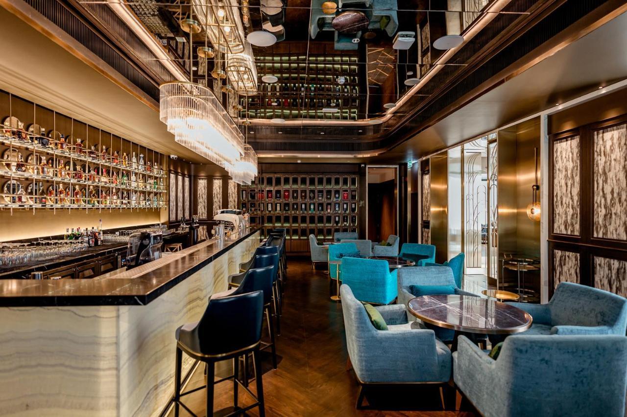 Silq Hotel & Residence Banguecoque Exterior foto The Bar at The Hari