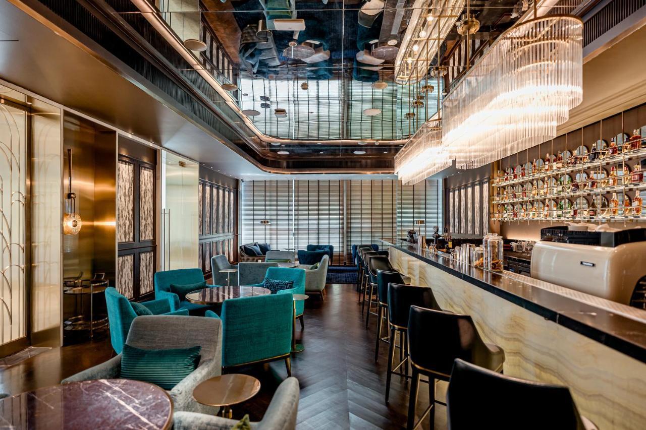 Silq Hotel & Residence Banguecoque Exterior foto The bar at the 100 Queen's Gate