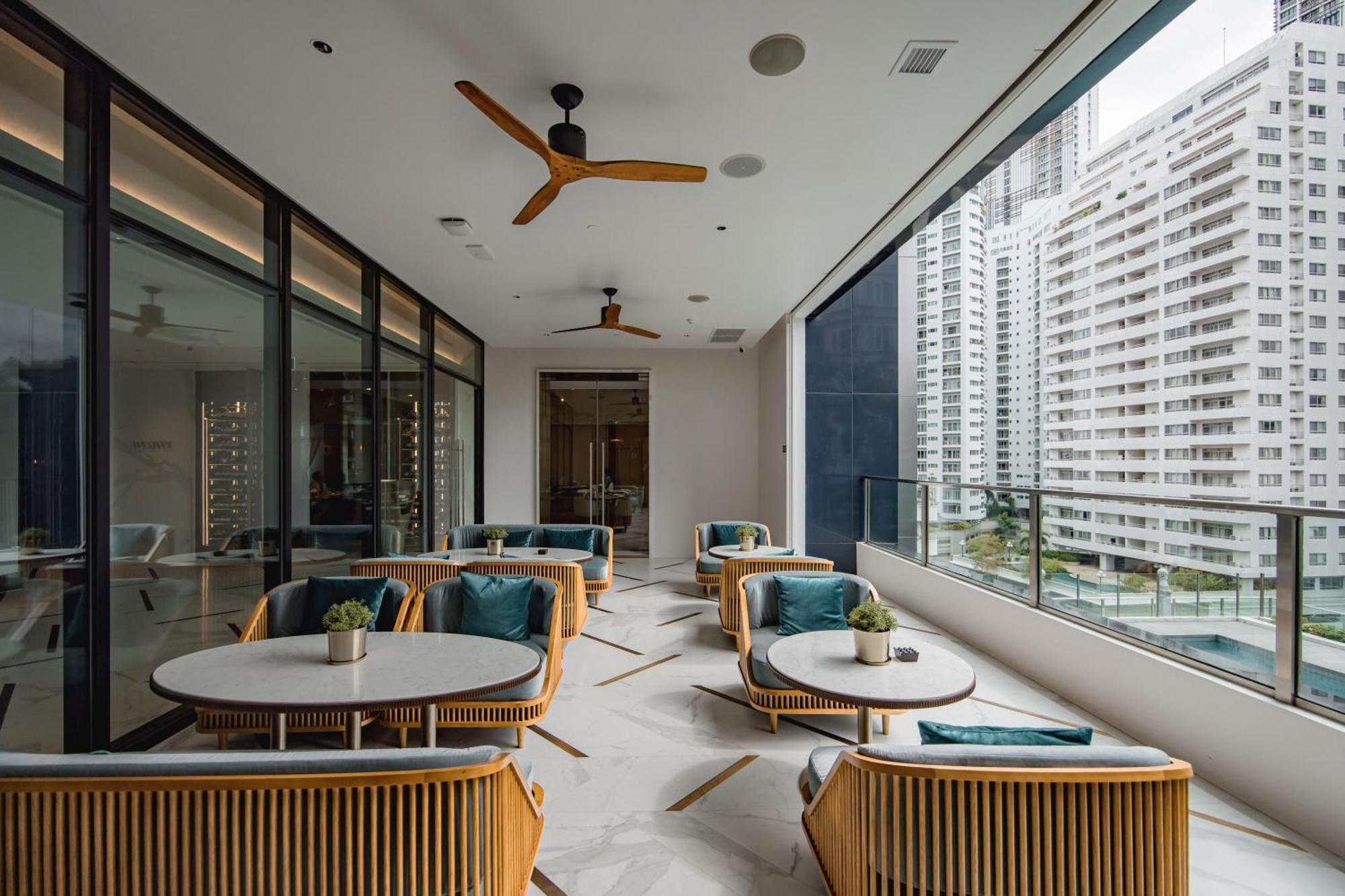 Silq Hotel & Residence Banguecoque Exterior foto The Club at The Landmark