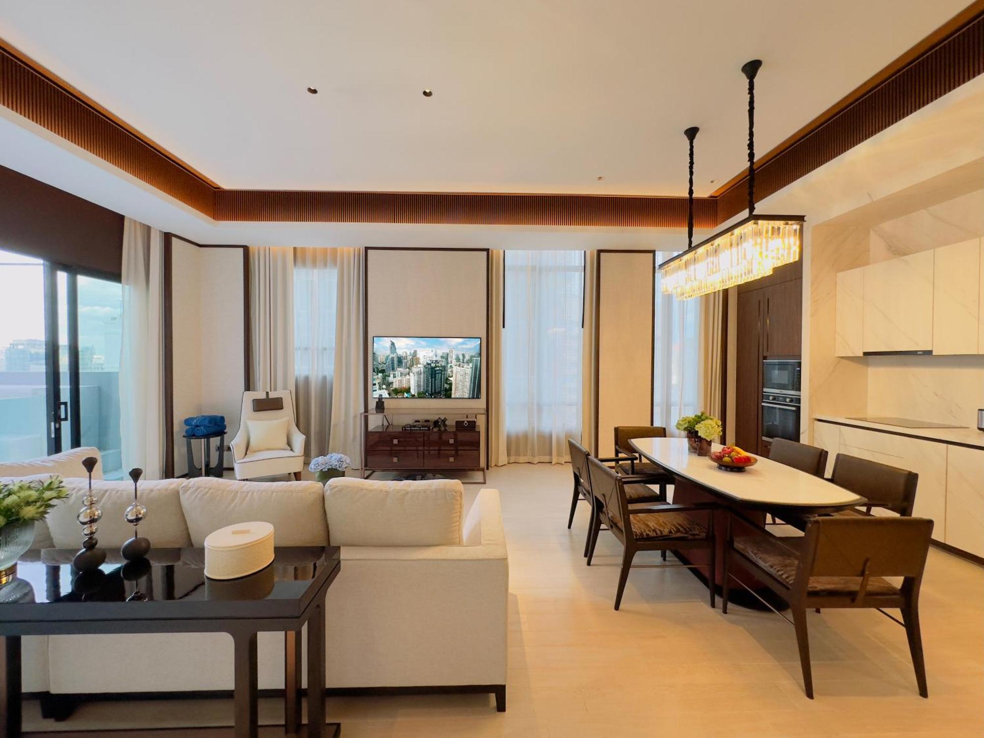 Silq Hotel & Residence Banguecoque Quarto foto A living room in a condominium